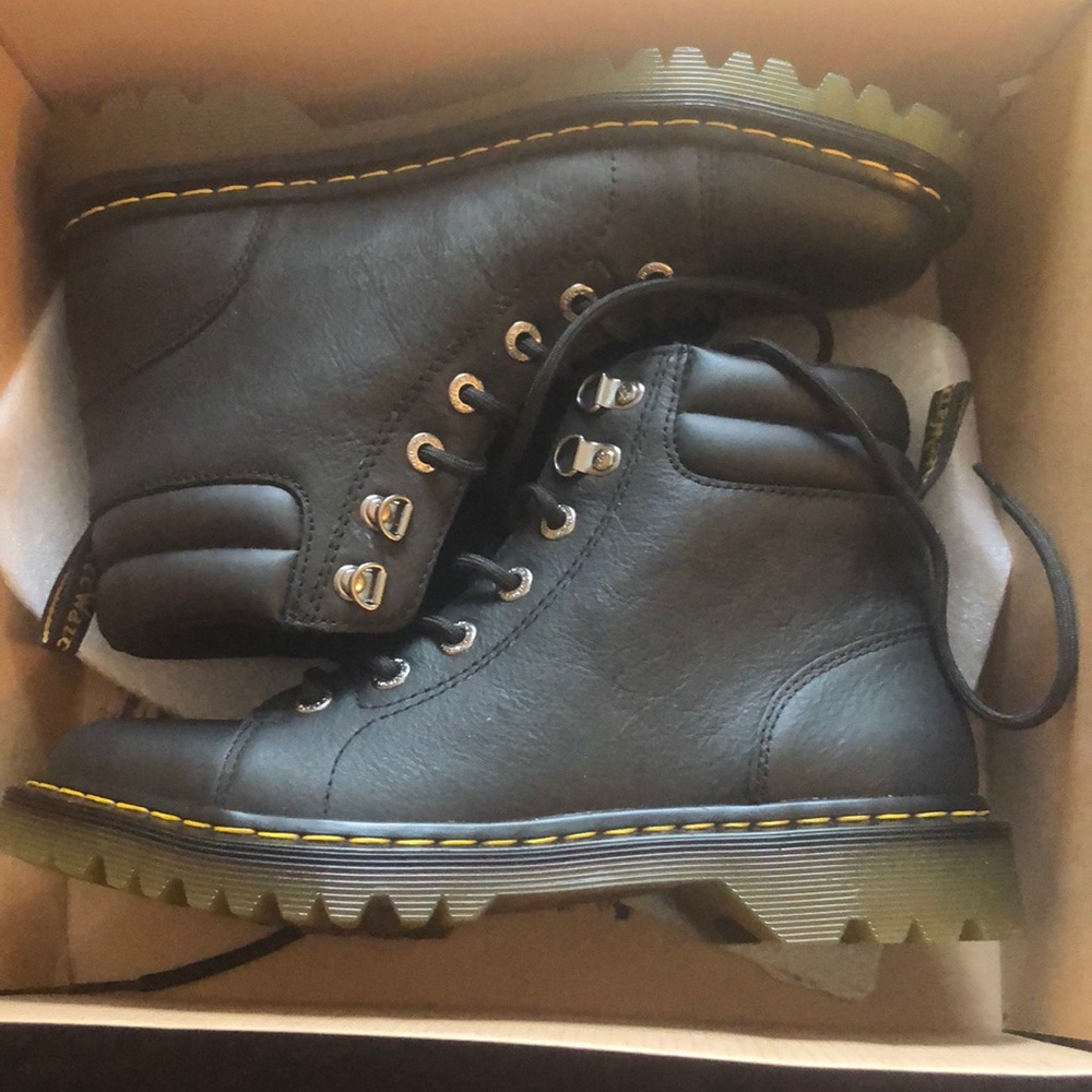Faora Dr.Martens-New with box
